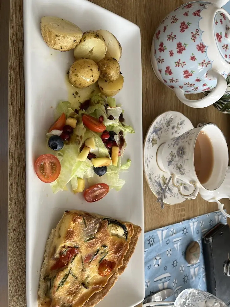 Jo Price_The Cosy Teapot_Budleigh Salterton_review