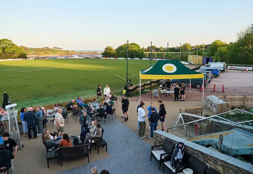 Thomas Collier_The Holt Bar and Terrace_Budleigh Salterton_review