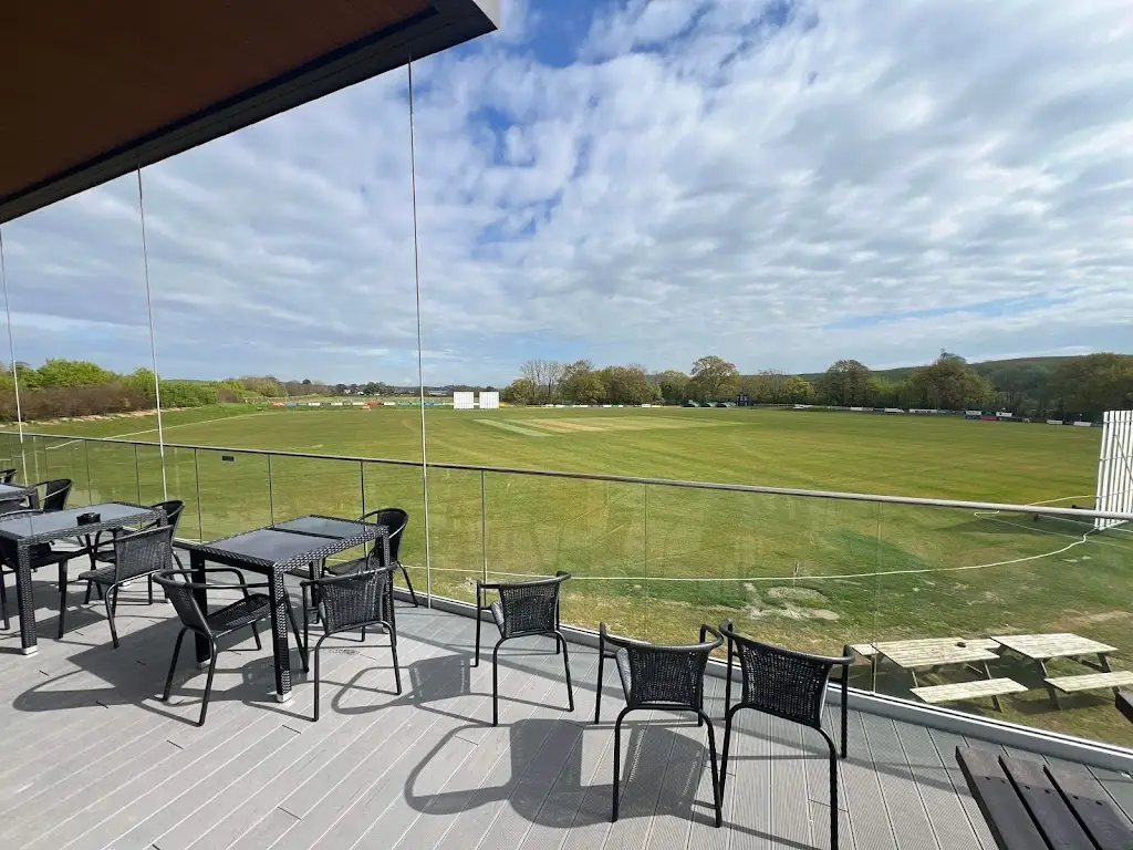 Luke Neems_The Holt Bar and Terrace_Budleigh Salterton_review