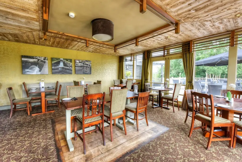 Narrow Boat at Weedon, Canalside Pub, Country Kitchen, Rooms restaurant in Bugbrooke