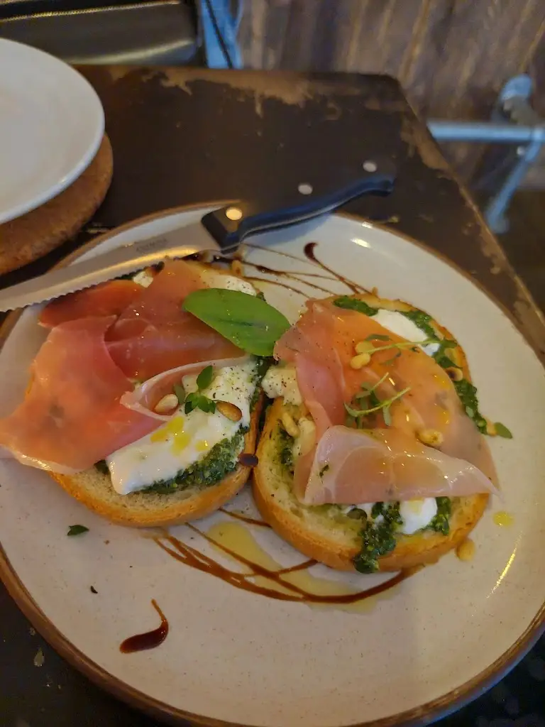 Victoria Wan_La Trattoria Italian Restaurant & Bar_Bugbrooke_review