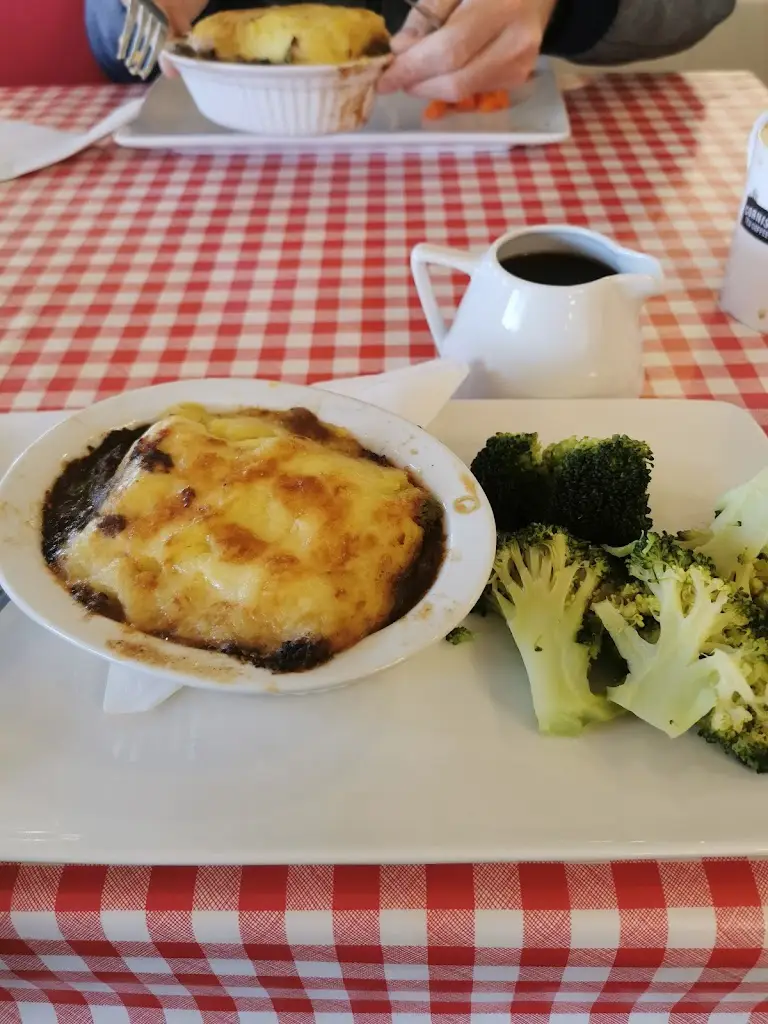 Yeva Tatosyan_Riverlife Cafe_Bude_review