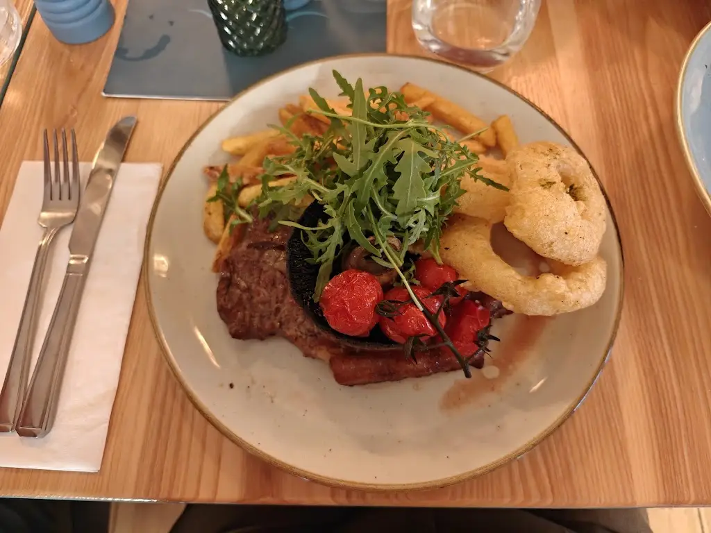 Alex Chantrell_Bay View Inn_Bude_review