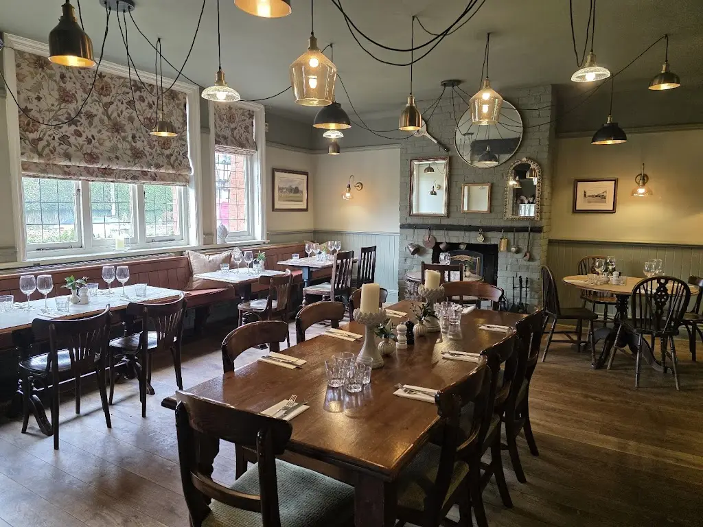Linda Moran_The White Hart_Alton_review