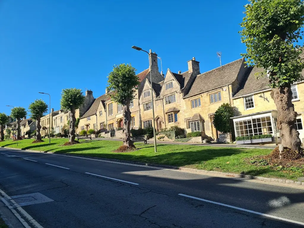 Leanne Brocklehurst_Highway Burford_Burford_recensione