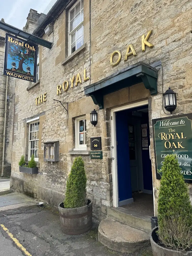 The Royal Oak_Burford_slider_image_1