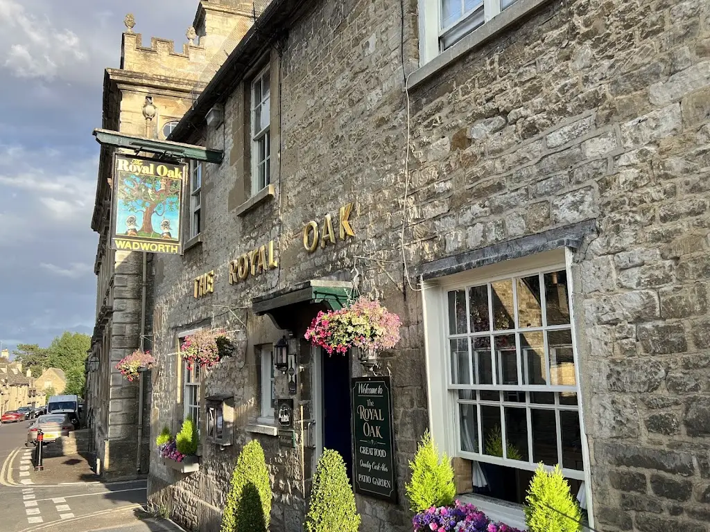 The Royal Oak_Burford_slider_image_3