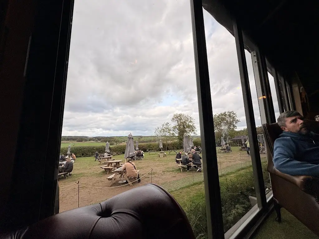 Neve Flanagan_The Farmer’s Dog_Burford_review