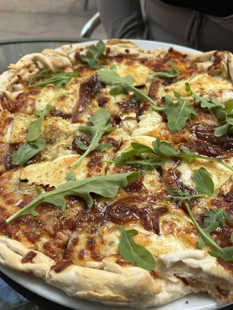 Ashwara Pillai_Burford House_Burford_review