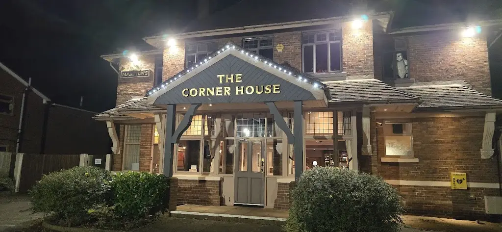 Corner House_Bulkington_slider_image_1
