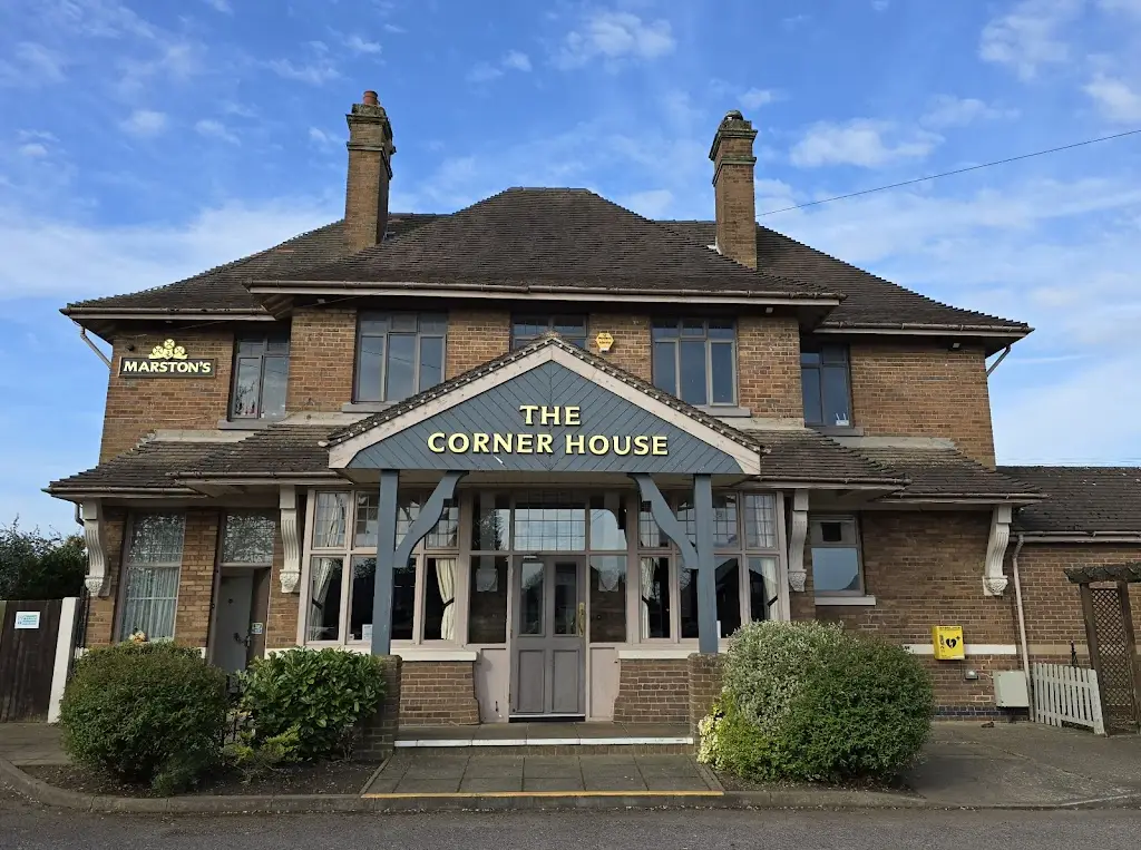 Corner House_Bulkington_slider_image_3