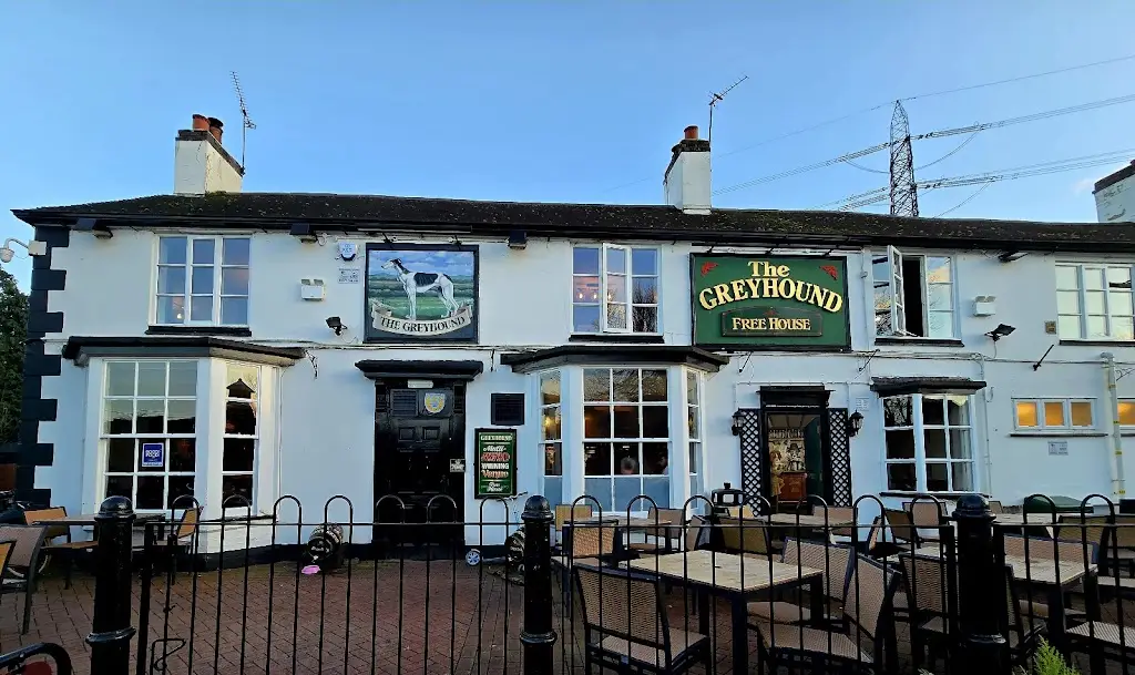Claire Dragon_The Greyhound Inn_Bulkington_review