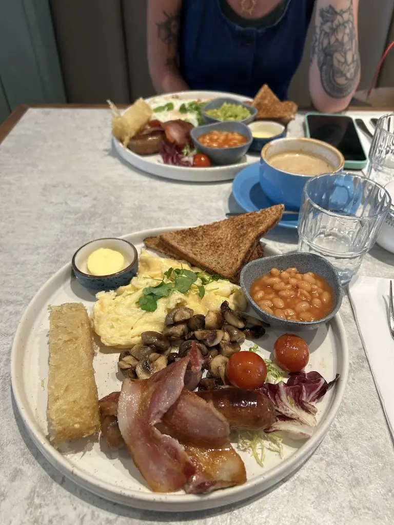 Alicia Hall-Osman_Angelina's_Burham_Bewertung