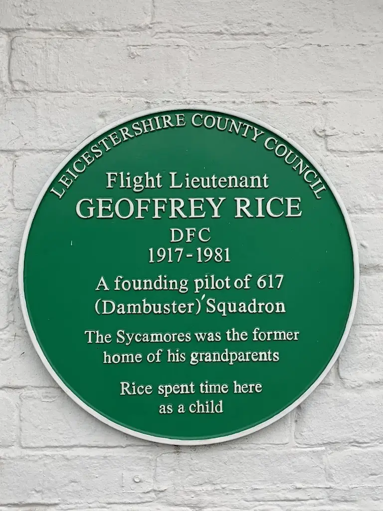 Dan P_The Sycamores_Burbage_review