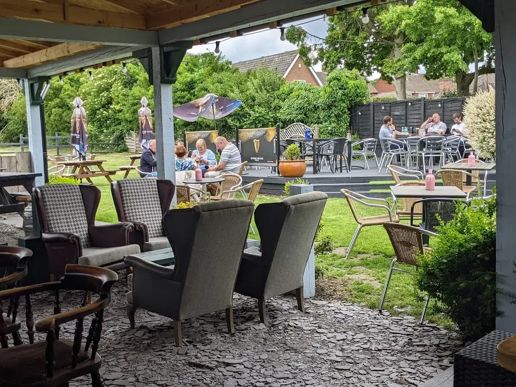 Chequers Pub And kitchen restaurant in Burbage