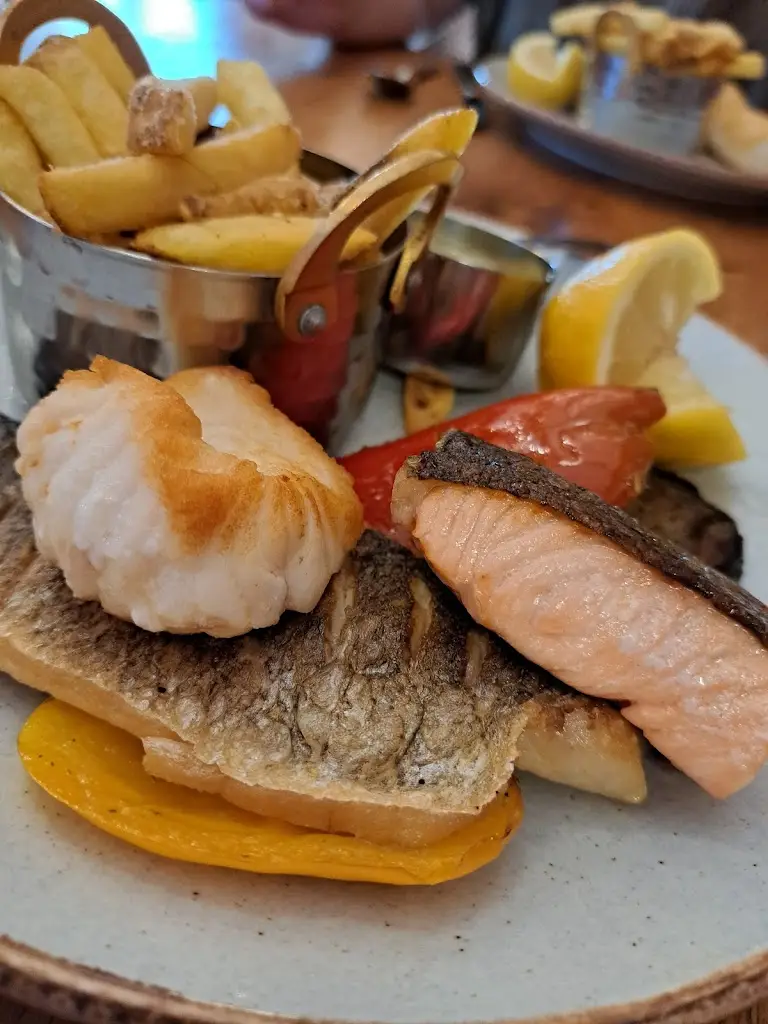 Charles Brooke-Taylor_Barnacles Restaurant & Bar Bistro_Burbage_review