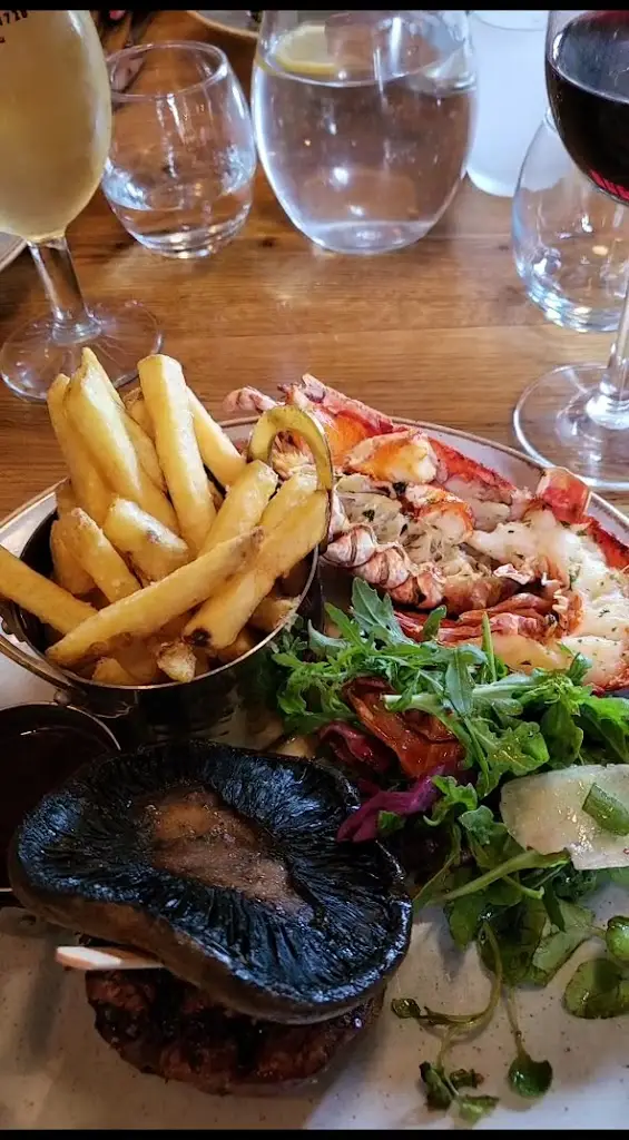 Barnacles Restaurant & Bar Bistro_Burbage_slider_image_2