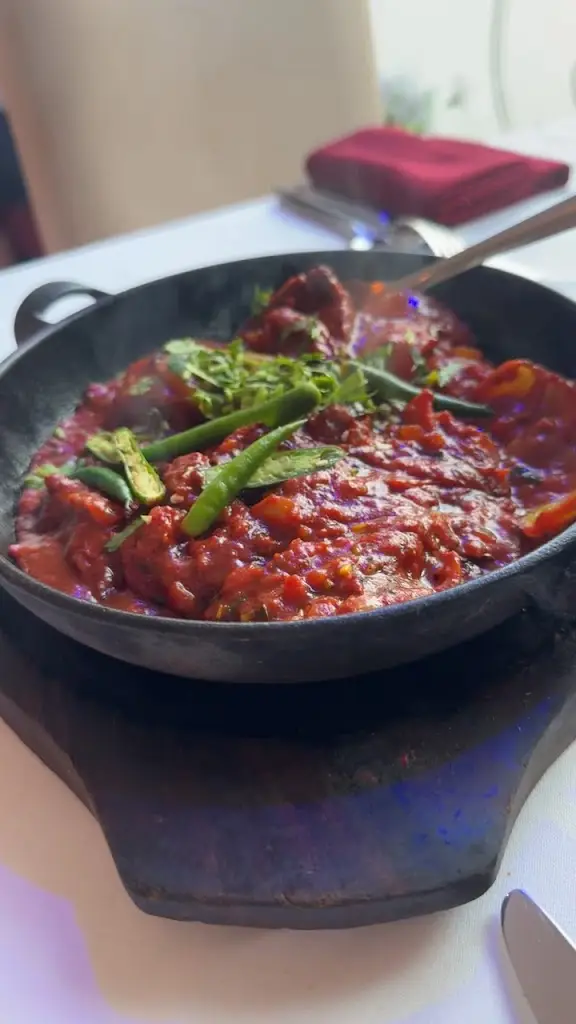 Sarah I_Bangla Pride_Burbage_recensione