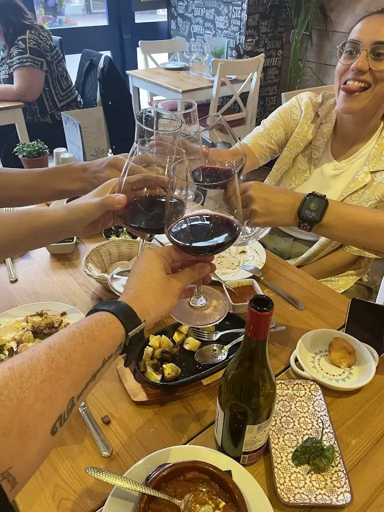 Sophia Mainwaring_Plaza Uno_Burgess Hill_review