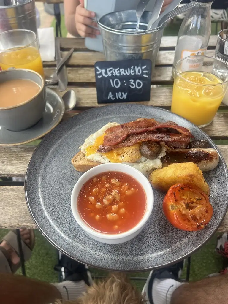 Ajones_Petek's on the Park_Burgess Hill_review