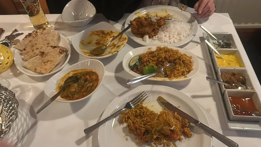 Rorie Hamilton_The Masala Club_Burgess Hill_reseña