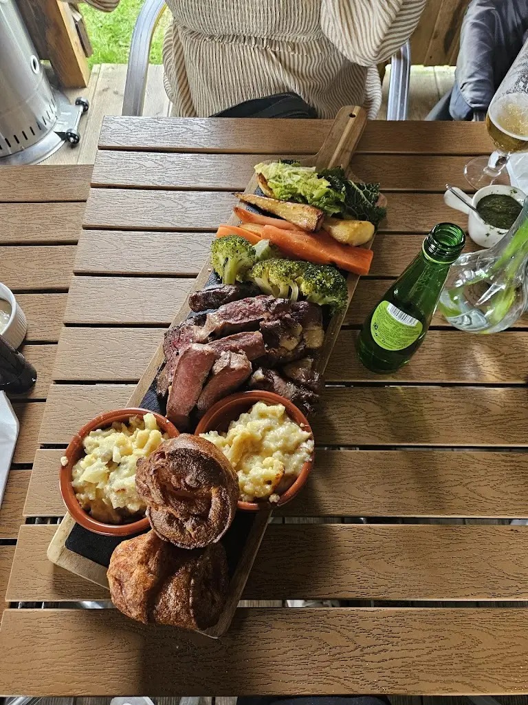 Liam Dennis_Gino’s Taverna_Bulphan_review