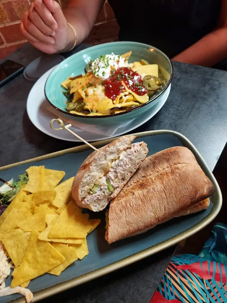 Kay Kaur_The Hide Café Bar_Ampthill_review