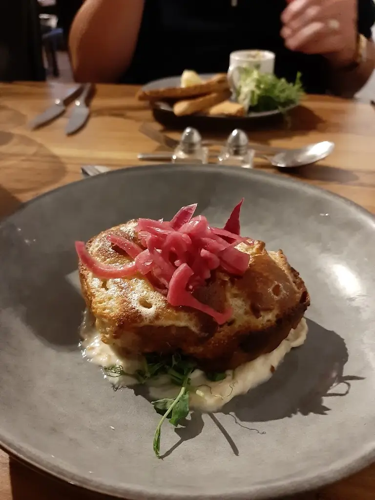 Gary_99 Station Street_Burton_review