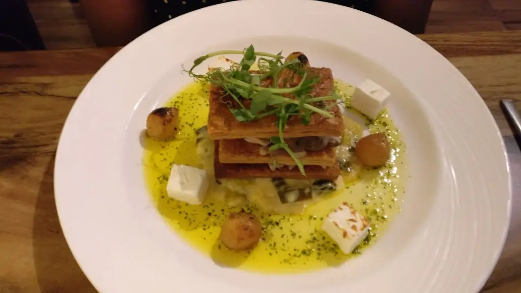 Kwan Cheung_99 Station Street_Burton_review