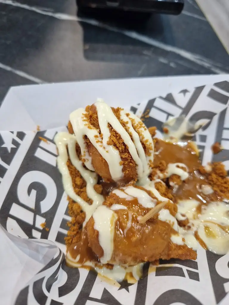 Joelle Carr_GiZli_Burton_review