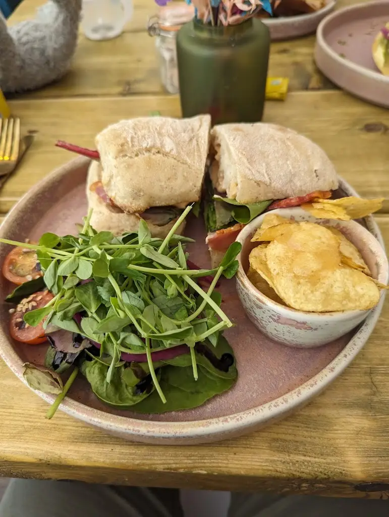 Chris Gill_Arlo_Burley in Wharfedale_review