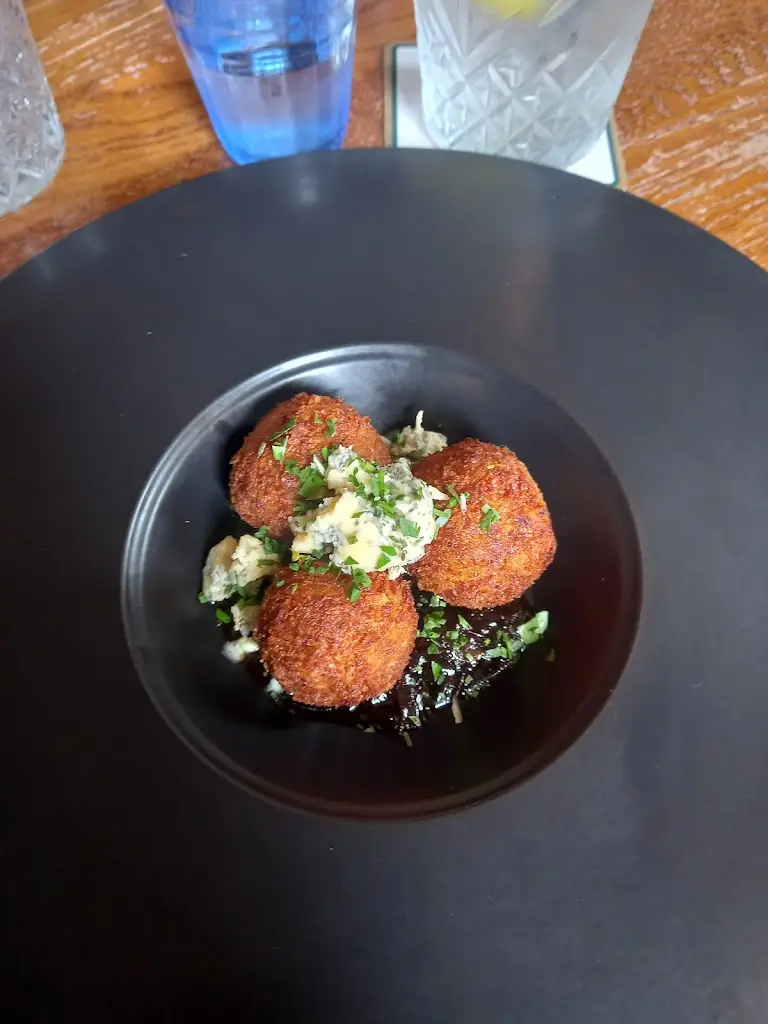 Vivien Hotte_The Queens Head_Burley in Wharfedale_review