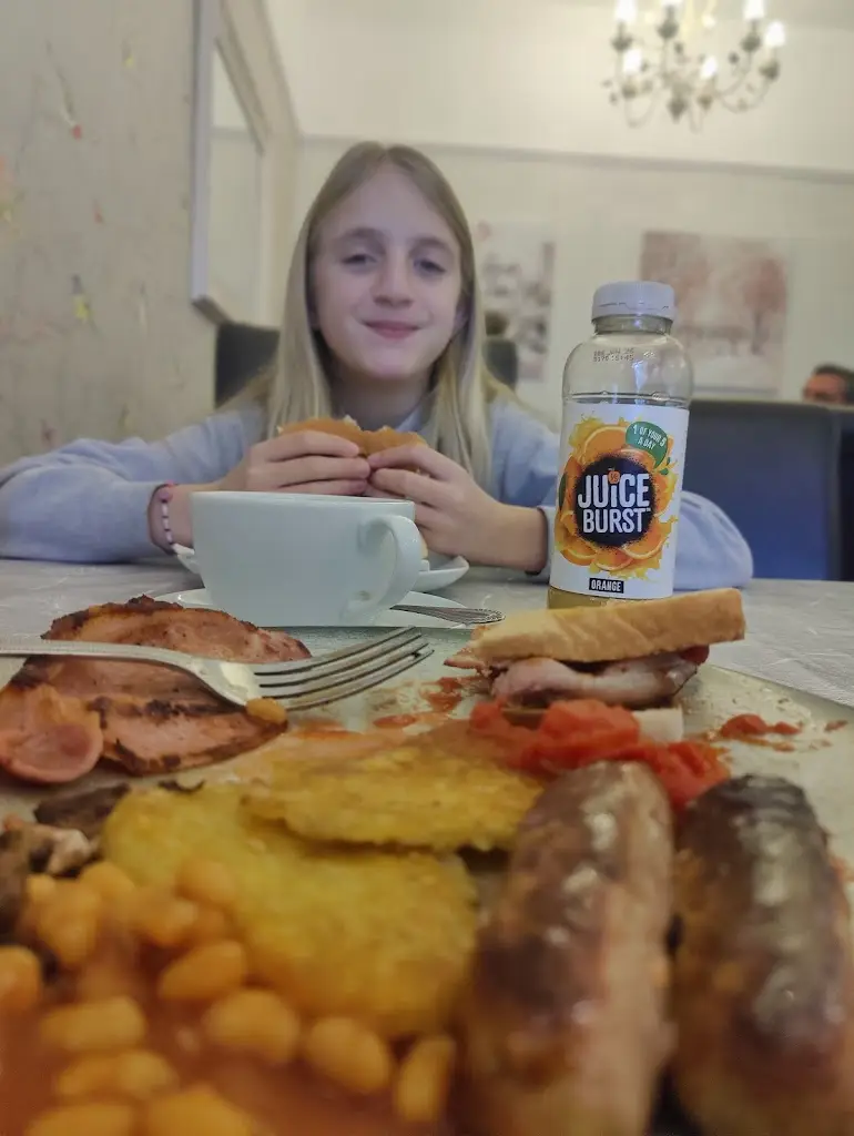 rich T_Rhubarbs Café/Tea Room_Burton Joyce_recensione