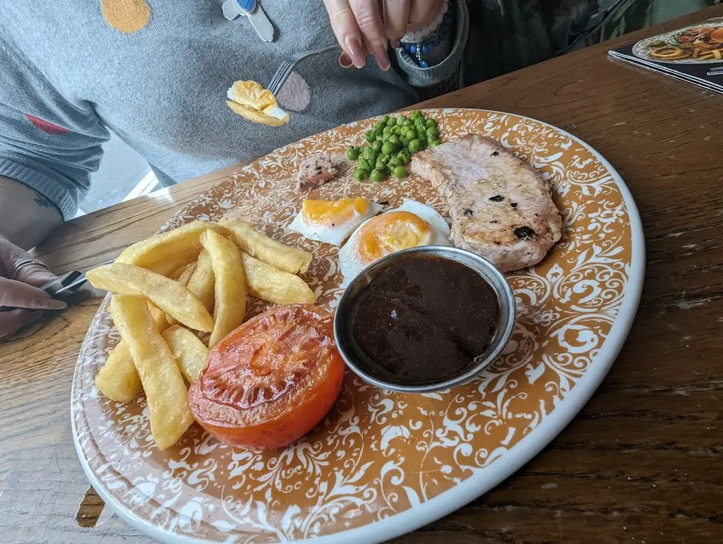 Sophie Newton_The Railway_Burnham-on-Sea_review