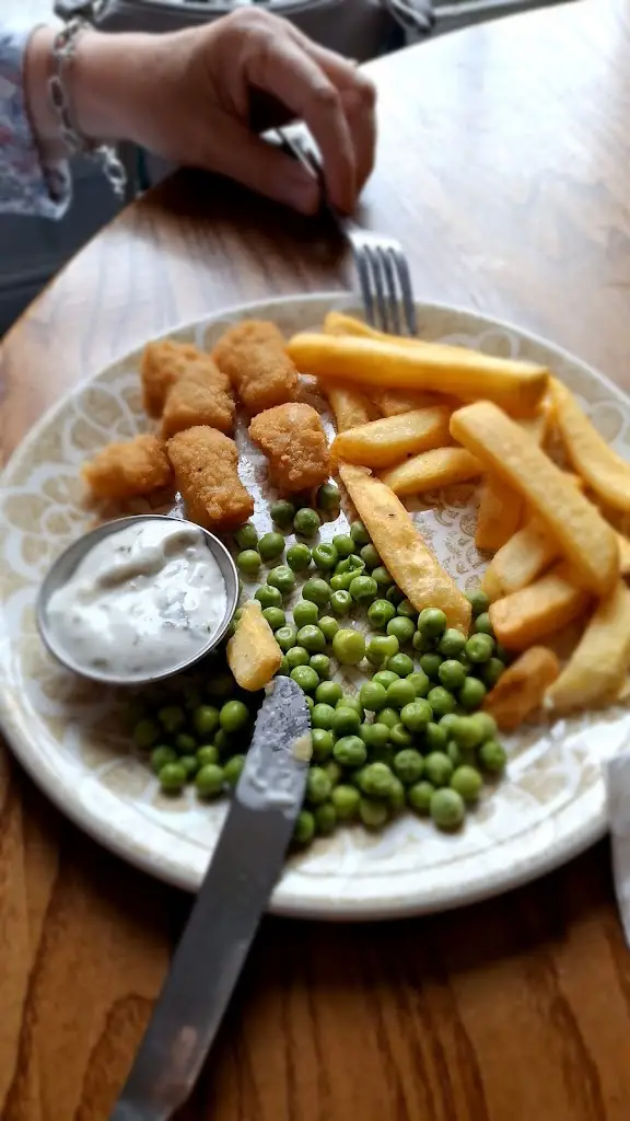 david Howe_The Railway_Burnham-on-Sea_review