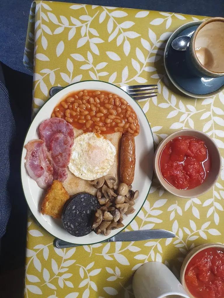 Martin Elkins_The Artful Dodger cafe_Burnham-on-Sea_review