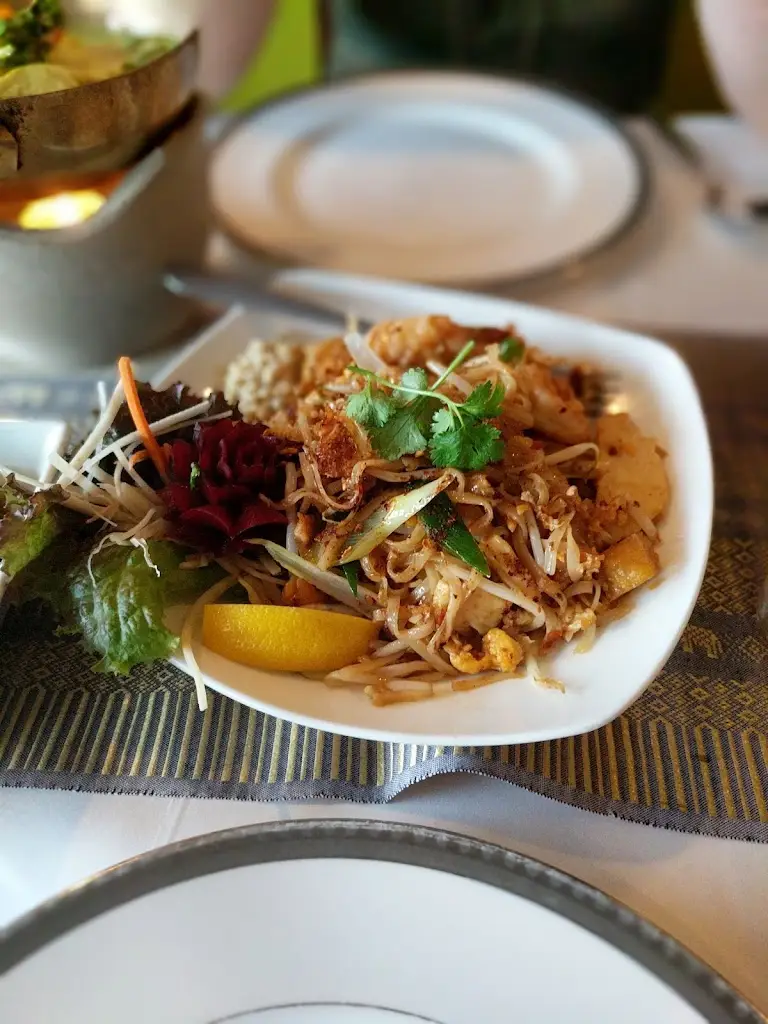 Ruam Thai Restaurant_Burnham-on-Crouch_slider_image_2