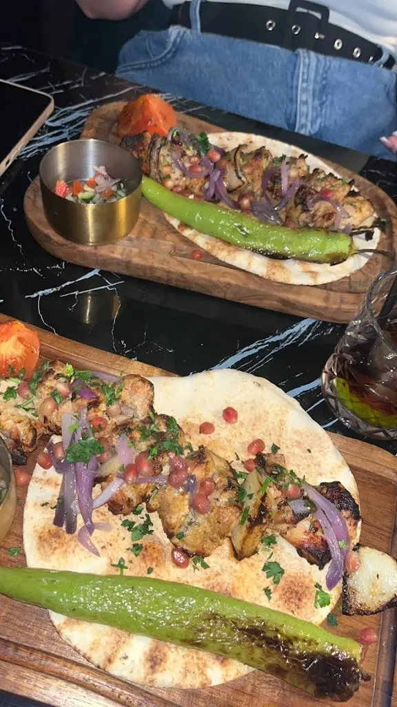 Kaci Warwick_Azar Lounge_Burnham-on-Crouch_review