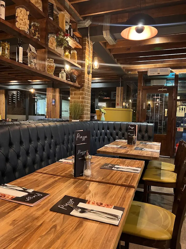 Melinda Pigott_Piazza_Amesbury_review