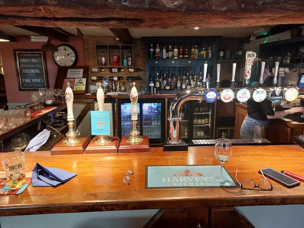 The Wheel Inn, restaurante en Burwash