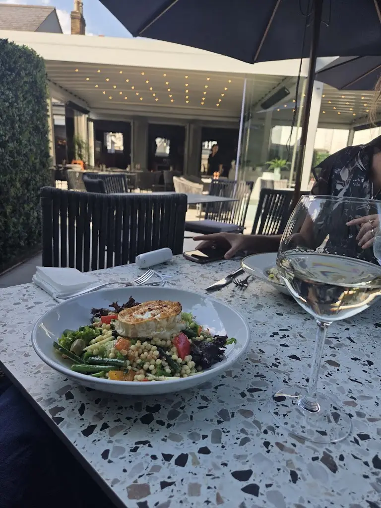 Martyna Wilk-Nowicka_Zaza_Bushey_reseña