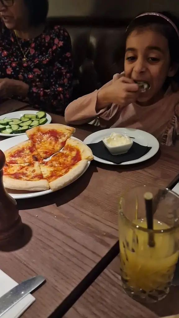 Zaza_Bushey_slider_image_2