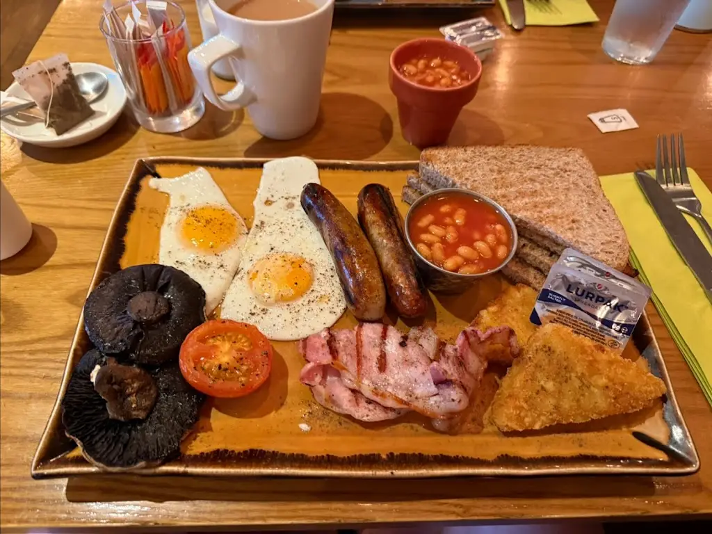 Scott Lisney_Amesbury Archer Harvester_Amesbury_review