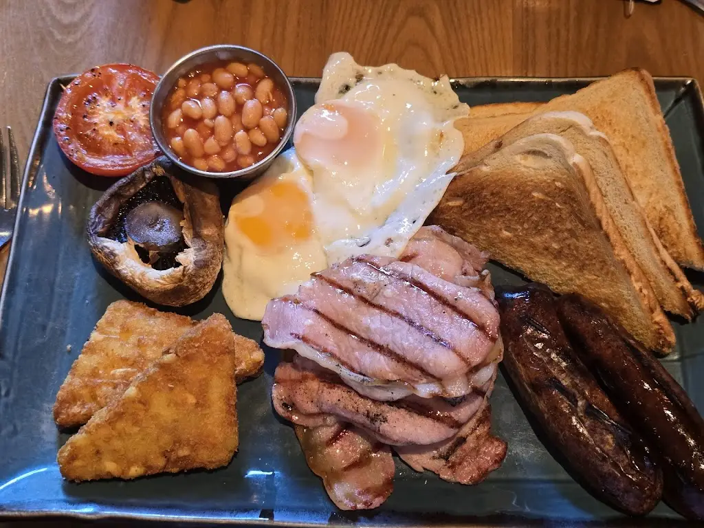 Ian Downes_Amesbury Archer Harvester_Amesbury_review