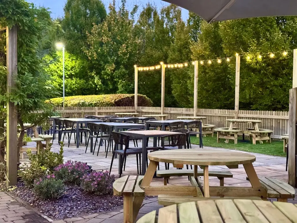 Amesbury Archer Harvester_Amesbury_slider_image_1