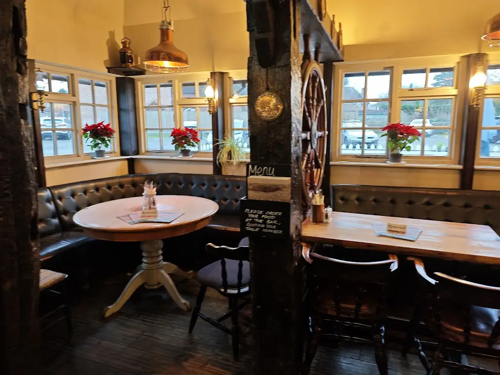 Miss Diamar_The Old Ship_Bursledon_review