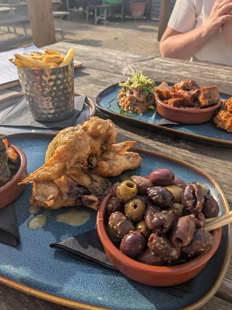 Tia Nutbeen_Woodies At The Barn_Bursledon_review