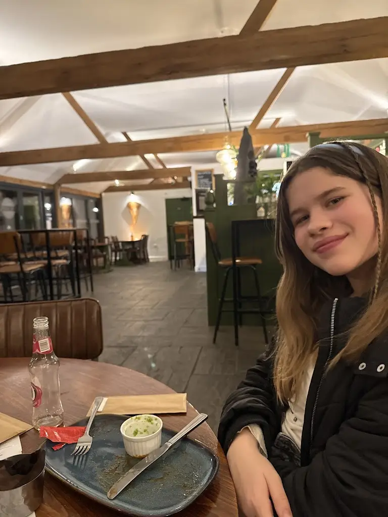 hannah collins_Woodies At The Barn_Bursledon_review