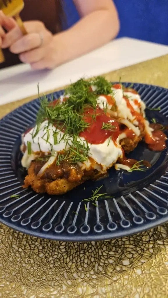 Julia Wronska_Golden Piggy Restaurant_Burngreave_review