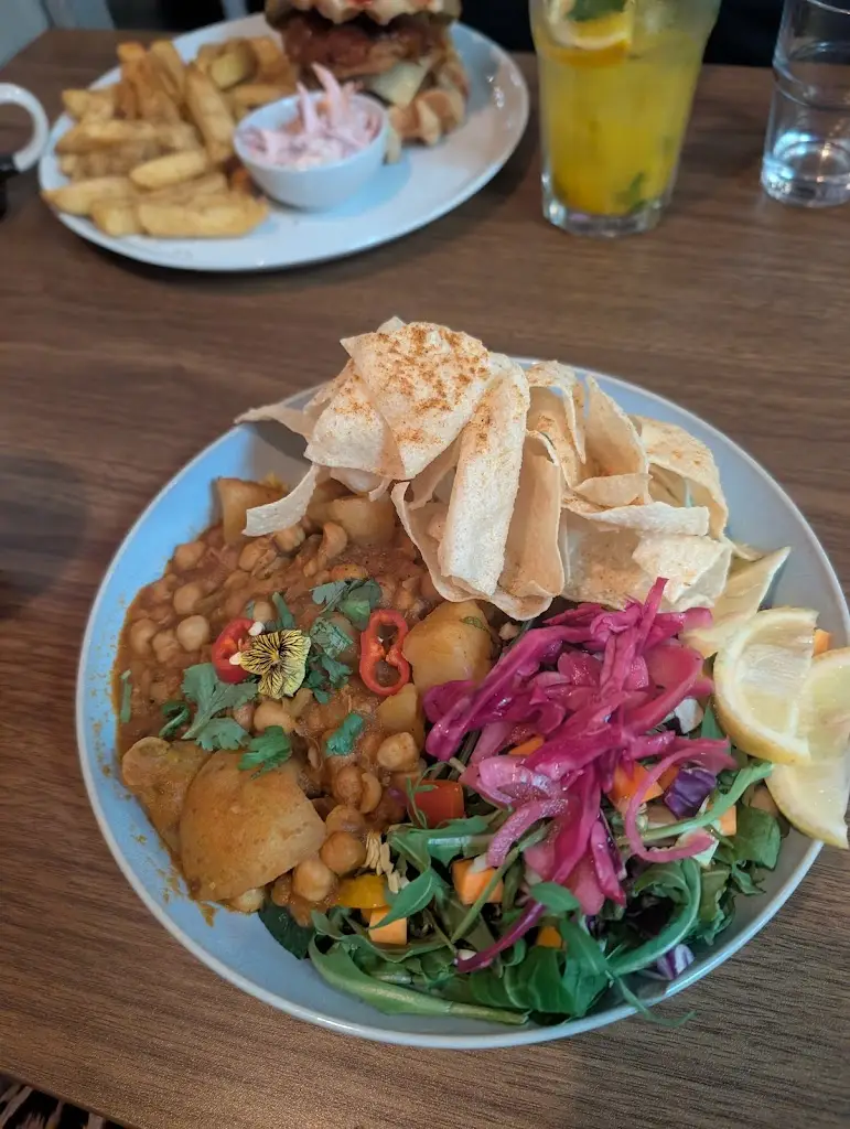 Izabela “Bella” Wyremska_The Chakra Lounge_Burngreave_review